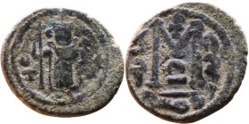 al-Malik ibn Marwan (687-705), Byzantine style folis Obverse: Imperial figure holding globe and cross Reverse: M and inscription

20mm 4,15g