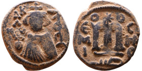 al-Malik ibn Marwan (687-705), Byzantine style folis Obverse: Imperial figure holding globe and cross Reverse: M and inscription

18mm 3,92g