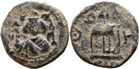 al-Malik ibn Marwan (687-705), Byzantine style folis Obverse: Imperial figure holding globe and cross Reverse: M and inscription

19mm 3,01g