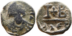Justinian I (527-565) 12 NUMMI Obverse: D N IVSTINIANVS PP AVG, diademed, draped, and cuirassed bust right Reverse: I / cross/ B

15mm 1,87g