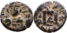 Constans II (641-668) Follis. Obverse: Imperial figure holding cross and globus Reverse: m and inscription

21mm 6,52g
