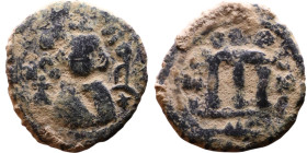al-Malik ibn Marwan (687-705), Byzantine style folis Obverse: Imperial figure holding globe and cross Reverse: M and inscription

20mm 4,30g