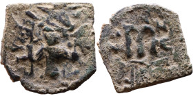 Constans II (641-668) Follis. Obverse: Imperial figure holding cross and globus Reverse: m and inscription

22mm 3,18g