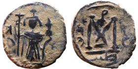 al-Malik ibn Marwan (687-705), Byzantine style folis Obverse: Imperial figure holding globe and cross Reverse: M and inscription

20mm 4,44g