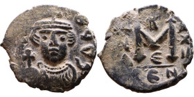 Constans II (641-668) Follis. Obverse: Imperial figure holding cross and globus Reverse: m and inscription

21mm 3,38g