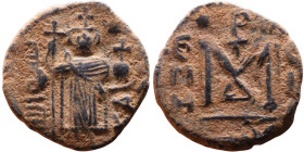 al-Malik ibn Marwan (687-705), Byzantine style folis Obverse: Imperial figure holding globe and cross Reverse: M and inscription

19mm 3,86g