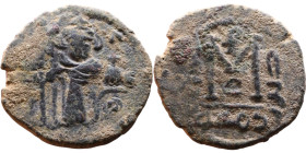 al-Malik ibn Marwan (687-705), Byzantine style folis Obverse: Imperial figure holding globe and cross Reverse: M and inscription

21mm 4,01g