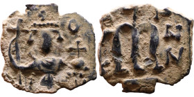 Constans II (641-668) Follis. Obverse: Imperial figure holding cross and globus Reverse: m and inscription

18mm 1,68g