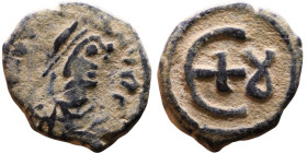 Justinian I (527-565) Pentanummium. Obverse: :D N IVSTINIANVS P P AVG, diademed, draped, and cuirassed bust right Reverse: Cross Monogram

14mm 2,35...