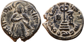 al-Malik ibn Marwan (687-705) Follis. Obverse: Standing caliph Reverse: Modified cross potent set on steps

19mm 3,65g