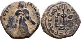 al-Malik ibn Marwan (687-705) Follis. Obverse: Standing caliph Reverse: Modified cross potent set on steps

18mm 2,97g
