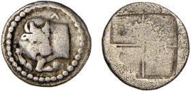 MACEDONIA - ACANTHUS (470-390 a.C.) TETROBOLO gr.2,1 - D/Protome di toro a s. con testa retrospicente In alto una svastica ed una foglia d'olivo R/Inc...