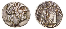 ROMA - ANONIME CON MONOGRAMMA (211-208 a.C.) VITTORIATO - Monogramma VB - D/Testa laureata di Giove a d. R/La Vittoria a d. incorona un trofeo, in mez...