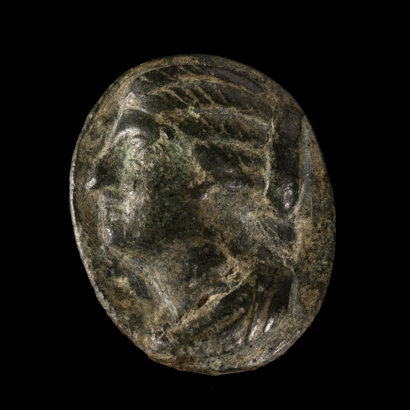 A GRAECO-EGYPTIAN BRONZE BEZEL OF A FINGER RING. PORTRAIT OF ARSINOE II (?)
Pto...