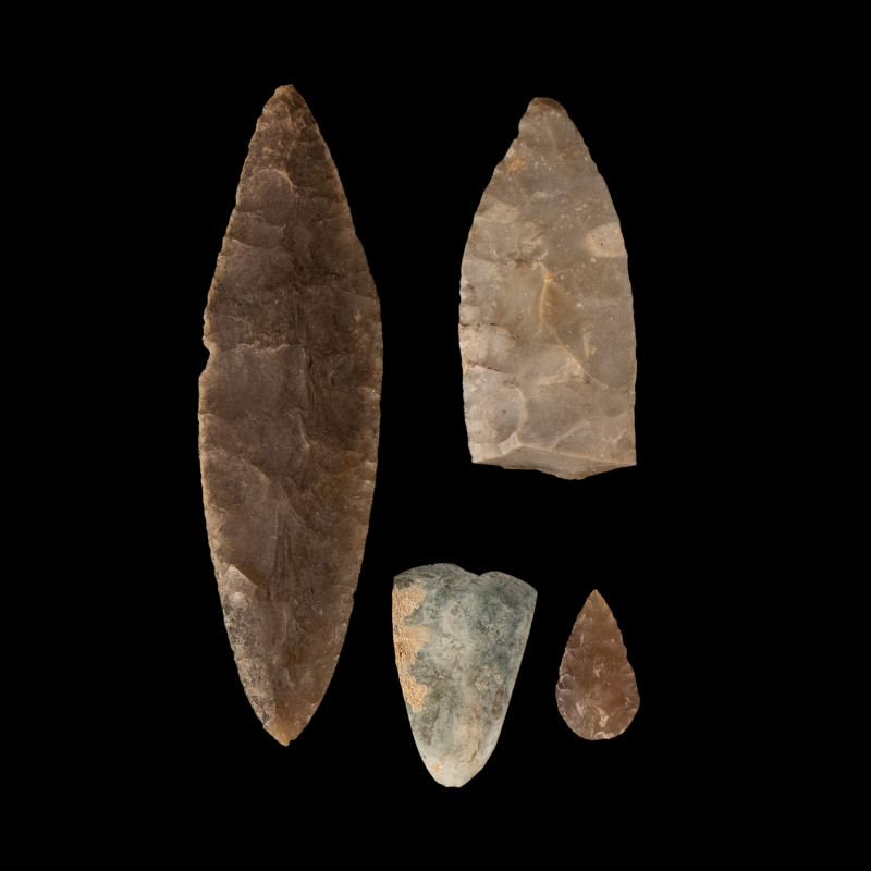 A GROUP OF 4 PREDYNASTIC FLINT BLADES AND FRAGMENTS.
Nagada I, 4000-3500 BCE
H...