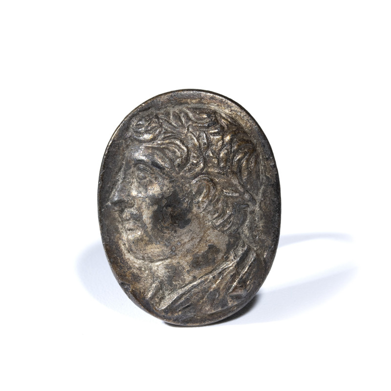 *A GREEK SILVER FINGER RING.
Hellenistic period, circa 3rd century BCE.
L. 3 c...