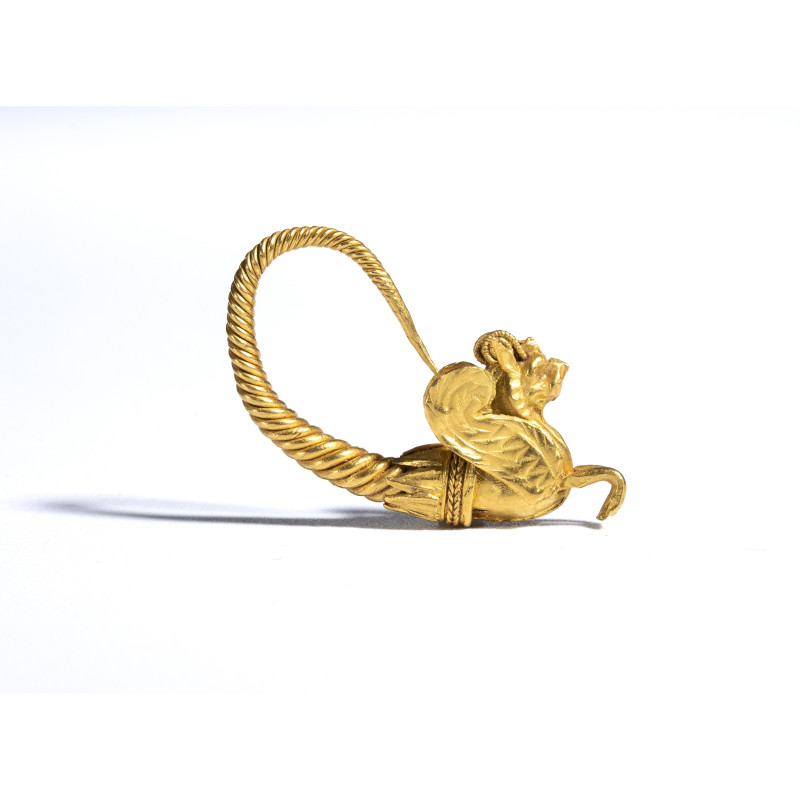 *A GREEK HELLENISTIC GOLD EARRNG WITH A WINGED LION.
3rd century BCE
L. 3 cm
...