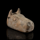 AN ARCHAIC JAPANESE TERRACOTTA HEAD OF A BULL
Dim. 9,5 x 13,5 cm

Provenance
Swiss private collection of Baron O.C.V.L (1937-2022).

Estimate: 2...