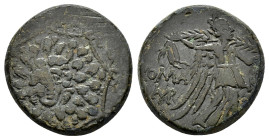 PONTOS. Komana. Time of Mithradates VI Eupator (120-63 BC). Ae.

Obv : Facing Gorgoneion.

Rev : KOMANΩN.
Nike advancing right with palm and wreath; i...