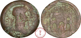 Trajan (98-117), Égypte, Drachme, Alexandrie, 110-111, Av. Buste lauré et drapé à droite, Rv. Arc de Triomphe, Bronze, B+, 19.28g, 35mm, Köln 564 var....