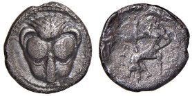 BRUTTIUM Reggio - Dracma (450-445 a.C.) Maschera di leone - R/ Giocasta seduta a s., tiene un bastone con la mano destra - ANS 643; HN Italy 2478 AG (...