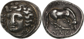 Thessalie, Larissa (356-342 Av. J-C)
Drachme (c 350 Av. J-C)
Av. Tête de la nymphe Larissa de face tournée de trois-quarts à gauche.
Rv. ΣAIΩN / ΛAPI ...
