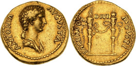 Antonia (37- 41)
Aureus (41- 45), Rome.
Av. Buste lauré et drapé d’Antonia à droite, à chevelure se terminant par une petite queue de cheval.
Rv. Deux...