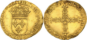 Henri IV (1589-1610). 
Écu d'or au soleil, 2eme type 1590 K, Bordeaux.
Av. Écu de France couronné, sous un soleil.
Rv. Croix formée de quatre H fleurd...