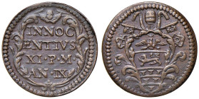 Gubbio - Innocenzo XI (1676-1689) Quattrino an. IX - D/ INNOC - ENTIVS - XI P M -AN IX, in cartella R/ Stemma sormontato da chiavi decussate e tiara -...