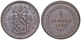 Roma - Pio IX (1846-1870) Mezzo Baiocco 1850 an. V - D/ PIVS IX PONT - MAX ANN V, stemma sormontato da chiavi decussate con cordone intrecciato e fioc...