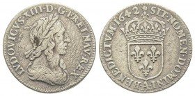 Louis XIII 1610-1643
1/12 Écu 2èm poinçon de Warin buste drapé et cuirassé, Paris, 1642 A, rose, AG 2.20 g.
Ref : G. 46 (R2)
Conservation : TB. Rare...