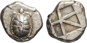 MONETE GRECHE. EGINA (456-431 a.C.) STATERE Ar. 14,89 gr. 20 mm. Bb.
D: Testuggine, contromarca sul carapace.
R: Quadrato incuso diviso in cinque se...