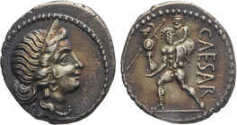 MONETE ROMANE PRE-IMPERIALI. GIULIO CESARE (100-44 a.C.) DENARIO
Ar. Zecca di Gallia. 3,81 gr. 19 mm. R. Bb50. Splendida patina da collezione.
D: Te...