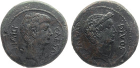 MONETE ROMANE PRE-IMPERIALI. GIULIO CESARE (100-44 a.C.) SESTERZIO
Ae. Zecca di Gallia. 18,30 gr. 31 mm. RR. Bb41.
D: CAESAR DIVI F. Testa nuda di A...
