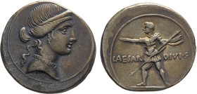 MONETE ROMANE IMPERIALI. AUGUSTO (27 a.C.-14 d.C.) DENARIO
Ar. Zecca di Roma. 3,96 gr. 20 mm. RR. Spl51.
D: Testa diademata di Venere a destra.
R: ...