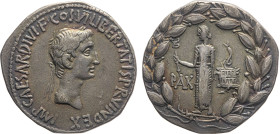 MONETE ROMANE IMPERIALI. AUGUSTO (27 a.C.-14 d.C.) CISTOFORO
Ar. Zecca di Efeso. 11,89 gr. 26 mm. RR. Bb50.
D: IMP. CAESAR. DIVI F. COS. VI. LIBERTA...
