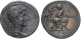 MONETE ROMANE IMPERIALI. AUGUSTO (27 a.C.-14 d.C.) DENARIO
Ar. Zecca di Roma. 3,70 gr. 20 mm. RR. Bb50.
D: Testa laureata di Augusto a destra, folgo...