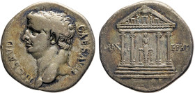 MONETE ROMANE IMPERIALI. CLAUDIO (41-54 d.C.) CISTOFORO
Ar. Efeso. 11,00 gr. 25 mm. RRR. Mb35.
D: TI. CLAVD. CAES. AVG. Testa nuda di Claudio a sin....