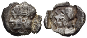 MYSIA. Lampsakos (c. 500-450 a.C.). AR Dracma (g 3,94). Testa gianiforme femminile. R/ Testa elmata di Atena a sinistra; ramo con foglie in alto a sin...