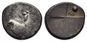 TRACIA. Chersonesos (c. 386-338 a.C.). AR Emidracma (g 2,38). Protome di leone a destra, testa a sinistra. R/ Quadrato incuso quadripartito; in uno qu...