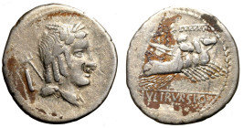 JULIA. L. Julius Bursio (85 a. C.) Denario (g. 3,87). Testa maschile a ds., con gli attributi di Apollo, Nettuno e Mercurio R/ Vittoria in quadriga ve...