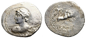 LICINIA. L. C. Licinius L. f. Macer (84 a. C.) Denario (g. 4,12). Busto di Veiove visto da dietro e volto a sn., con un fascio di fulmini R/ Minerva i...
