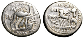 AEMILIA. M. Aemilius Scaurus e Pub. Plautius Hypsaeus (58 a. C.). Denario (g. 3,80). Re Aretas inginocchiato verso ds. tiene per le redini un cammello...