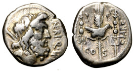 NERIA. Cn. Nerius (49 a. C.). Denario (g. 3,99). Testa di Saturno a ds. R/ Aquila legionaria tra insegne. B. 1; Cr. 441/1. AR RARO +BB