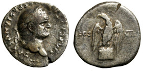 VESPASIANO (69-79) Denario (g. 3,15). Testa laur. a ds. R/ Aquila ad ali aperte su altare tra COS VII. RIC 99; C. 121 AR BB