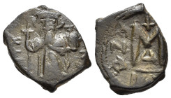 COSTANTE II (641-668). Follis per Costantinopoli, anno di indizione 11. AE (g 4,30). Costante in piedi di fronte, con barba lunga, regge lunga croce e...