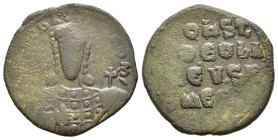 COSTANTINO VII PORFIROGENITO e ROMANO I LECAPENO (913-959). Follis per Costantinopoli. AE (g 6,36). Busto coronato frontale di Costantino VII, regge g...