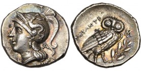 CALABRE, TARENTE, AR drachme, vers 280-272 av. J.-C. D/ T. casquée d'Athéna à g., le casque orné de Scylla. Derrière la nuque, . R/ Chouette à d., t....