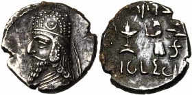 ROYAUME PERSE, Darius II (1er s. av. J.-C.), fils de Vadfradad III, AR drachme, Persépolis. D/ B. du roi barbu à g., coiffé d'une tiare ornée d'un cro...