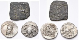 ROYAUME PARTHE, lot de 3 p.: Orodes Ier (90-77), drachme, Ecbatane; Vonones II (ap. 51), drachme, Ecbatane; royaume indo-parthe, Gondopharès (30-55), ...